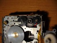Jak poprowadzić gumkę w napędzie kasetowym radiomagnetofonu samochodowego?
