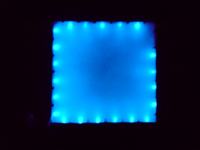 podświetlenie boku obudowy mleczną plexą.