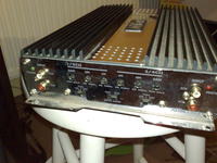 Wzmacniacz 4-kanałowy, 70 watów z tyłu