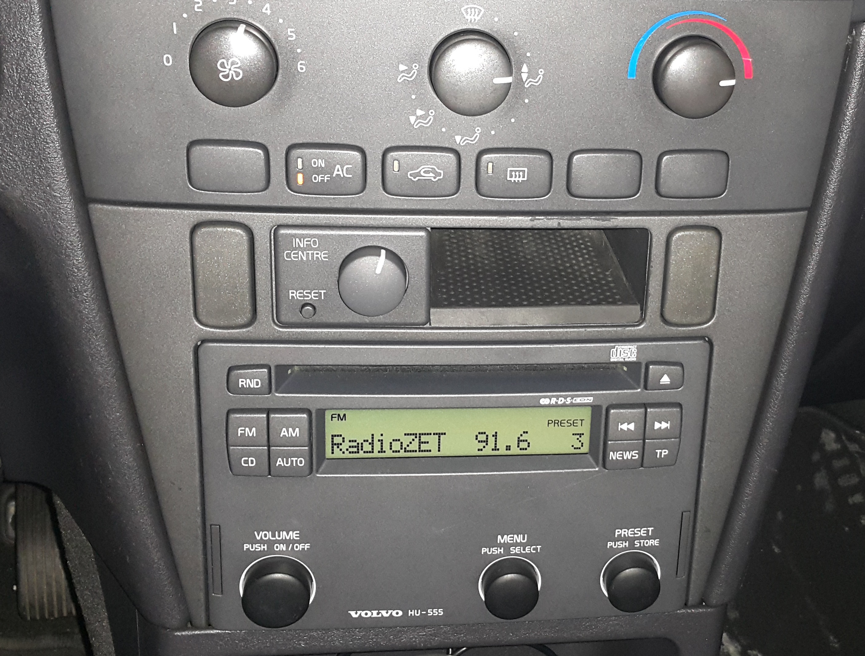 Volvo HU555 Zmieniarka na Arduino + Moduł MP3, BT, USB