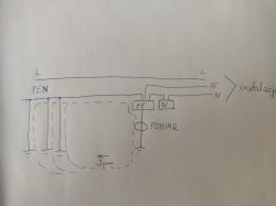 Szkic przedstawiający schemat uziemienia i pomiaru w instalacji elektrycznej.
