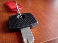 Jak bezpiecznie wyciągnąć transponder ze starego klucza Sprintera?