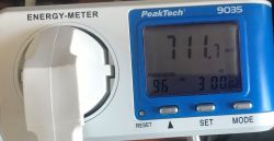 PeakTech 9035 energy meter display showing 711.7 W power draw