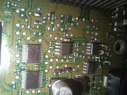 Identyfikacja pamięci EPROM na płycie inwertera silnika elektrycznego Clio V E-Tech