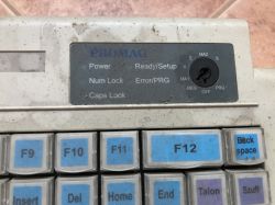 Stare programowalne klawiatury sklepowe PS/2 Gigatek KB128A i KB980 Stare programowalne klawiatury sklepowe PS/2 Gigatek KB128A i KB980