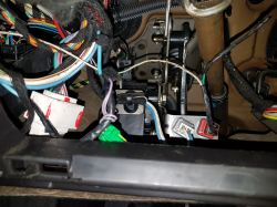 Peugeot 307 2001r. 2.0DHI 90KM - awaria centralnego zamka, otwieranie po zamknięciu