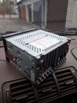 Co to za radio widoczne na zdjęciu, a wyjęte z zakupionego auta?