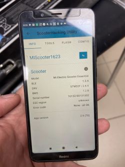 Ekran aplikacji ScooterHacking Utility z informacjami o hulajnodze.