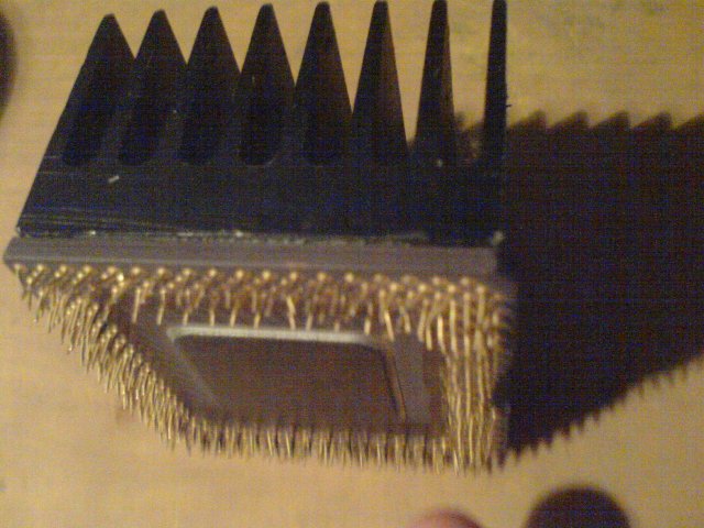 Przyklejony radiator do starego procka 160Mhz Przyklejony radiator do starego procka 160Mhz