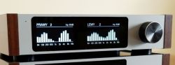 Audio device panel with spectrum display labeled “PRAWY” and “LEWY” and a large knob