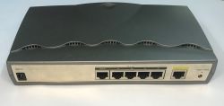 Wnętrze starego routera ISDN/DSL DI-304. Wspominamy Internet lat 2000