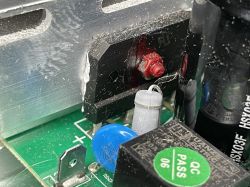 Bieżnia błąd 05 silnik buczy i ledwo rusza, działa przez 3 sekundy. Z akumulatora 18V jest ok.