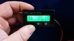 Woltomierz panelowy programowalny