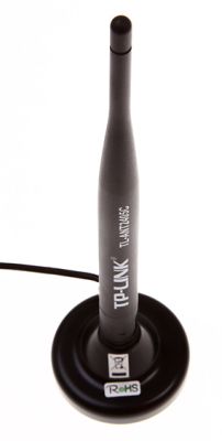 Czarna antena TP-Link na podstawce magnetycznej z logo i oznaczeniem TL-ANT2405C