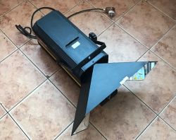 Oświetlenie dyskotekowe z czasów przed DMX - co kryje wnętrze analogowego Trix BrokenSwing 501?
