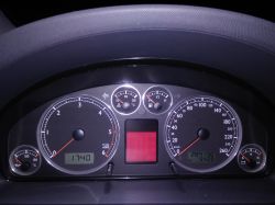 VW Sharan 4-Motion Sport L4 7M - Uszkodzone podświetlenie komputera.