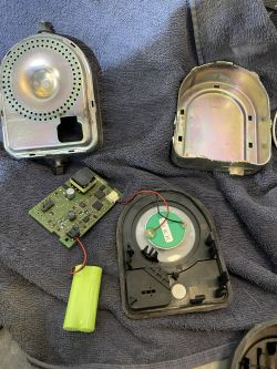 Volvo XC60 -2017 - wymiana baterii w syrenie alarmu