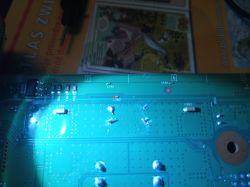 Xbox 360 - gdzie doprowadzić ścieżkę od wyrwanej nóżki? Zdjęcie wnętrza.