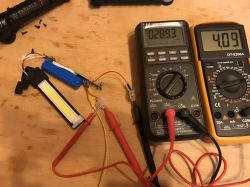 Recenzja i wnętrze latarki Worklight W-52 ładowanej przez USB Recenzja i wnętrze latarki Worklight W-52 ładowanej przez USB