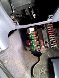 ford ka '96 przekaźnik pompy paliwa - gdzie jest umieszczony