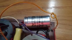 Tonsil (Thomson) ZG40C/5 4Ohm - kondensator bipolarny 50uF Tonsil (Thomson) ZG40C/5 4Ohm - kondensator bipolarny 50uF