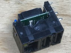 Wnętrze gniazd RJ45 ze zintegrowanym transformatorem sygnałowym Wnętrze gniazd RJ45 ze zintegrowanym transformatorem sygnałowym