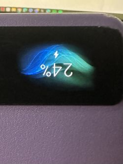 [Sprzedam] Motorola Razr 40 – uszkodzony zawias i ekran – z pudełkiem i etui