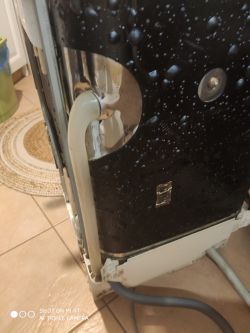 Wymiana rury ramienia spryskiwacza w zmywarce AEG 84470VI - instrukcje i wskazówki