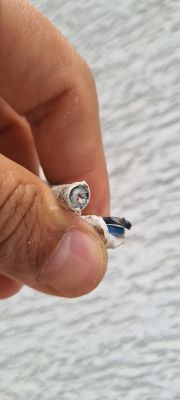 Identyfikacja przewodu wystającego z elewacji - montaż anteny satelitarnej?