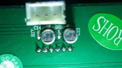 Leiterplatte mit zwei Elektrolytkondensatoren 10µF/16V.