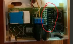 Panel z elektronicznymi zworkami oznaczający numer mieszkania