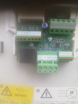 Sterowanie 3 silnikami tartaku (5,5 kW, 0,75 kW, 0,75 kW) za pomocą falownika - pamięć, opcje
