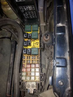 Jeep Grand Cherokee (1999 - 2000) - How to connect another radio?