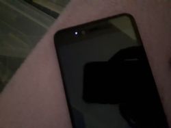 Telefon Xiaomi Redmi Note 5A Prime z włączoną białą diodą.