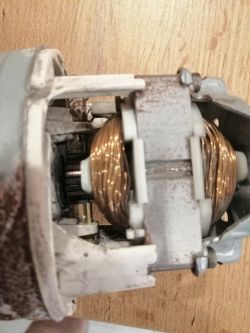 Zelmer Jupiter ZVC425HT - jak rozebrać silnik? Zelmer Jupiter ZVC425HT - jak rozebrać silnik?