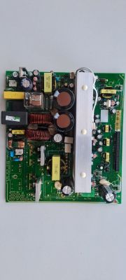 Płytka PCB z komponentami zasilacza UPS, widok z góry