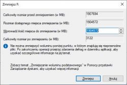 Okno zmniejszania woluminu w systemie Windows.