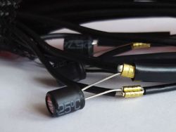 Kondensatory na przewodach zasilacza - przenoszenie na nowe kable.