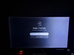Telewizor z przyciemnioną prawą stroną ekranu w menu wychodzenia z YouTube.