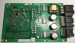 Jakie informacje zapisuje AT24C256 w wzmacniaczu Bose GER466A20?