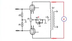Schemat układu elektrycznego z dwoma lampami i komponentami R1, R2, R3, R4 oraz C1.
