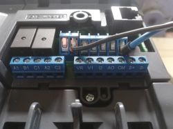 LSLV0110G100: Wysterowanie dwóch prędkości w prawo (20Hz i 50Hz)