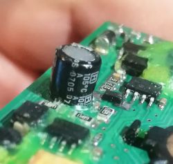 Wymiana kondensatora elektrolitycznego - jak odczytać 35v33, tolerancję (Z A) i zdjęcia