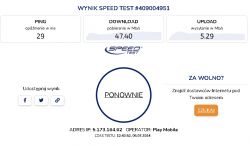Zrzut ekranu z wynikami testu prędkości internetu, pokazujący szybkości pobierania i wysyłania.