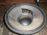 Trójkątny Subwoofer na B&C 18PS76