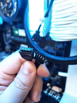 Podłączenie NZXT Cable Comb do obudowy NZXT H710i