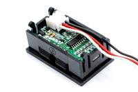 Jak podłączyć woltomierz panelowy LED?