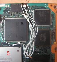 Playstation 2 bezpiecznik oraz odlutowany kabel.