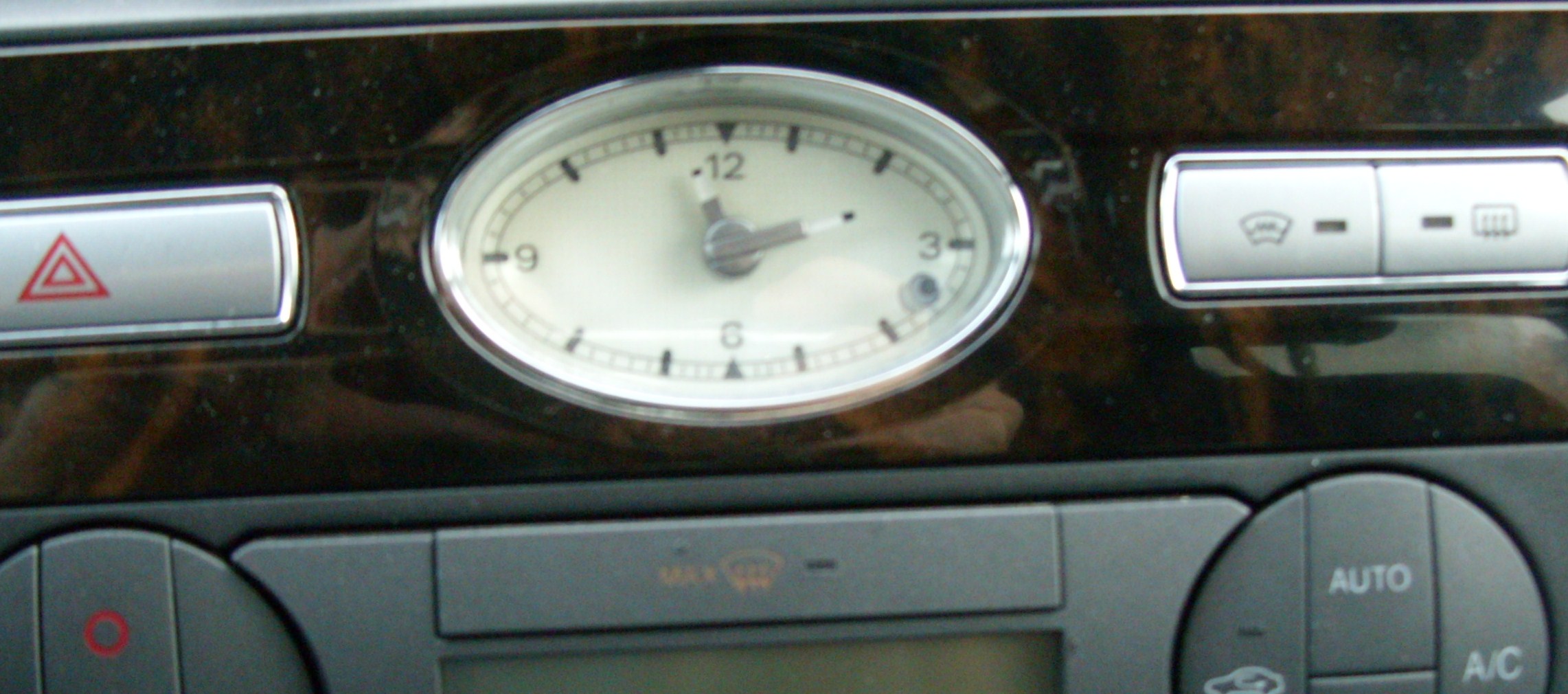 zegarek analogowy Mondeo MK3, spóźnia się ok 3h na dobę