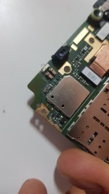 Xiaomi Redmi 5: usunięcie kondensatorów po zalaniu, problem z SIM